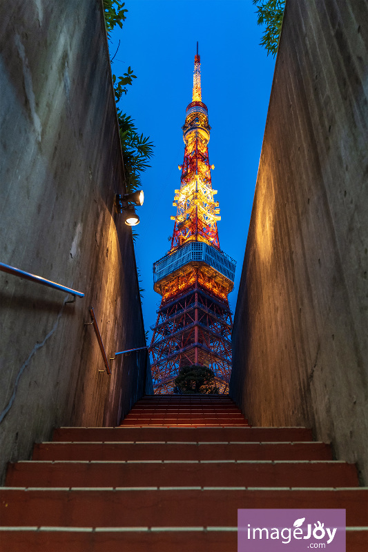 東京鐵塔地下停車場樓梯位置