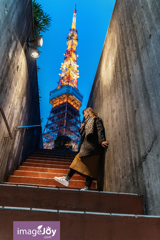 東京鐵塔地下停車場樓梯人像