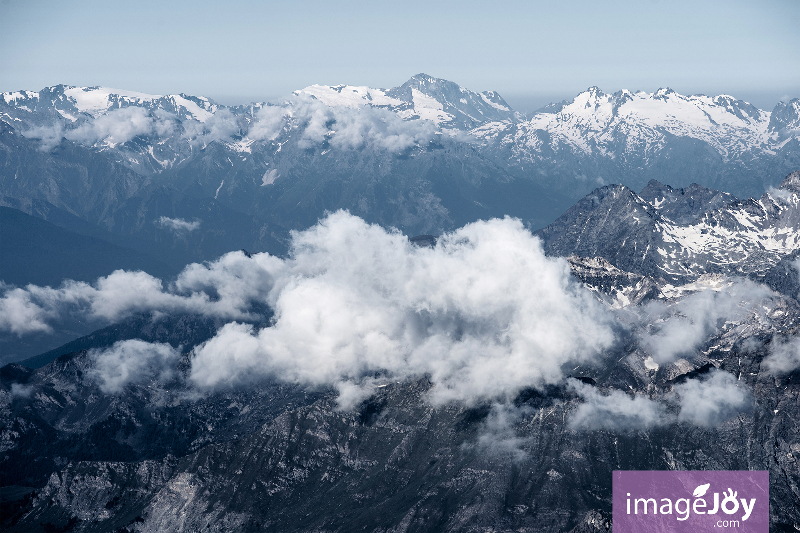 雲上的阿爾卑斯山